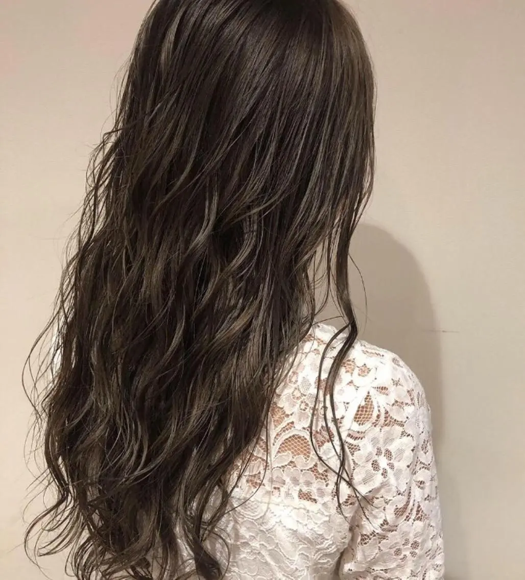 ロング カラー ヘアアレンジ グレージュ カーキグレージュ 限定クーポン 💕大量更新ブリーチのヘアスタイル