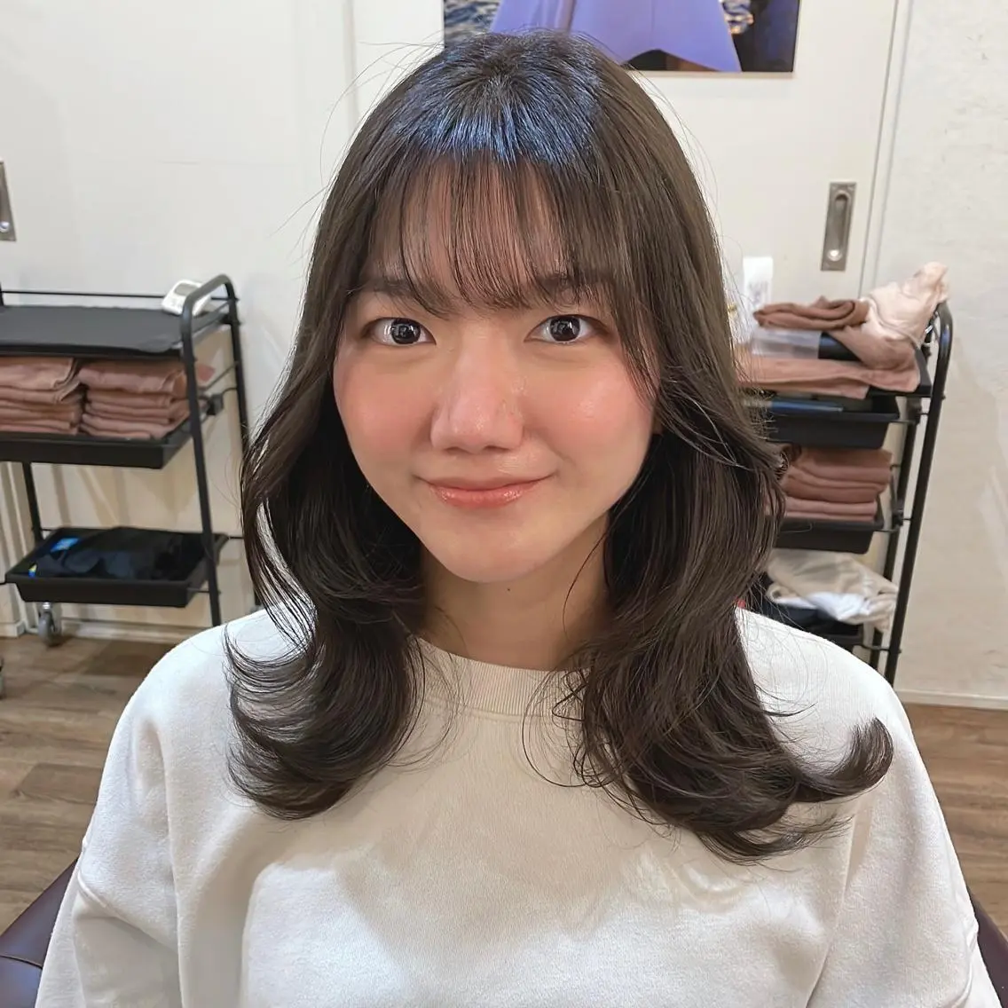 ミディアム カット ヘアカラー トリートメント 🌹ハッシュカット、 レイヤー韓国ヘア🌹のヘアスタイル