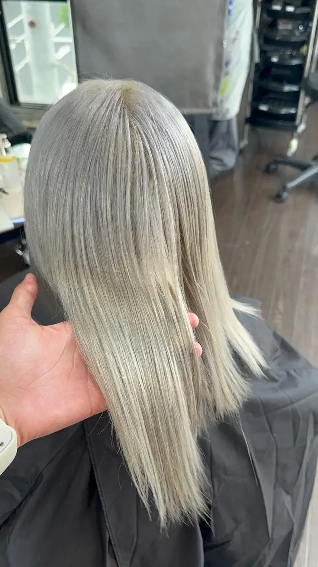 ロング カラー ベージュカラー ブリーチ ブロンド ケアブリーチ 透明感カラー ヘアカラー Lima/ハイトー ン/ブリーチ/心斎橋のヘアスタイル
