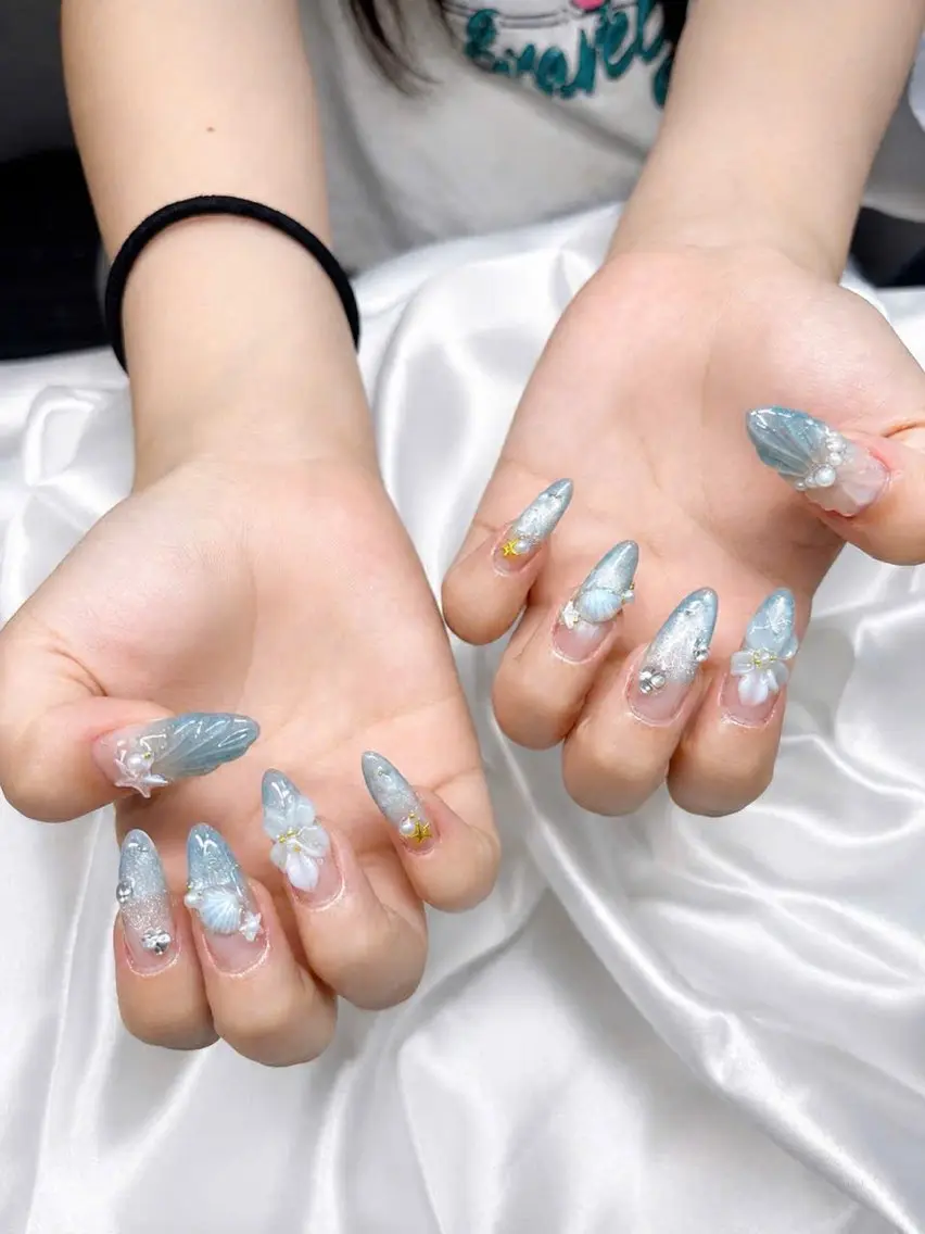 ネイル HAPPI NAIL . LEEのネイルデザイン