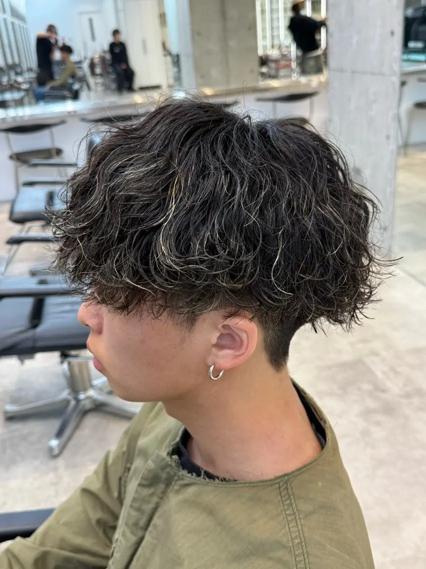 パーマ メンズ メンズハイライト メンズパーマ 波巻きパーマ カット パーマ トリートメント 【fifth】渡部 永遠のヘアスタイル