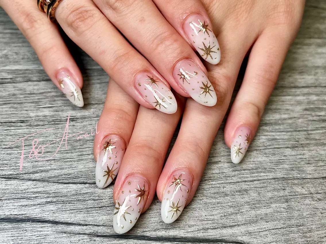 ネイル 長さ出し ジェルネイル グラデーション キラキラネイル スカルプネイル T&A nailのネイルデザイン
