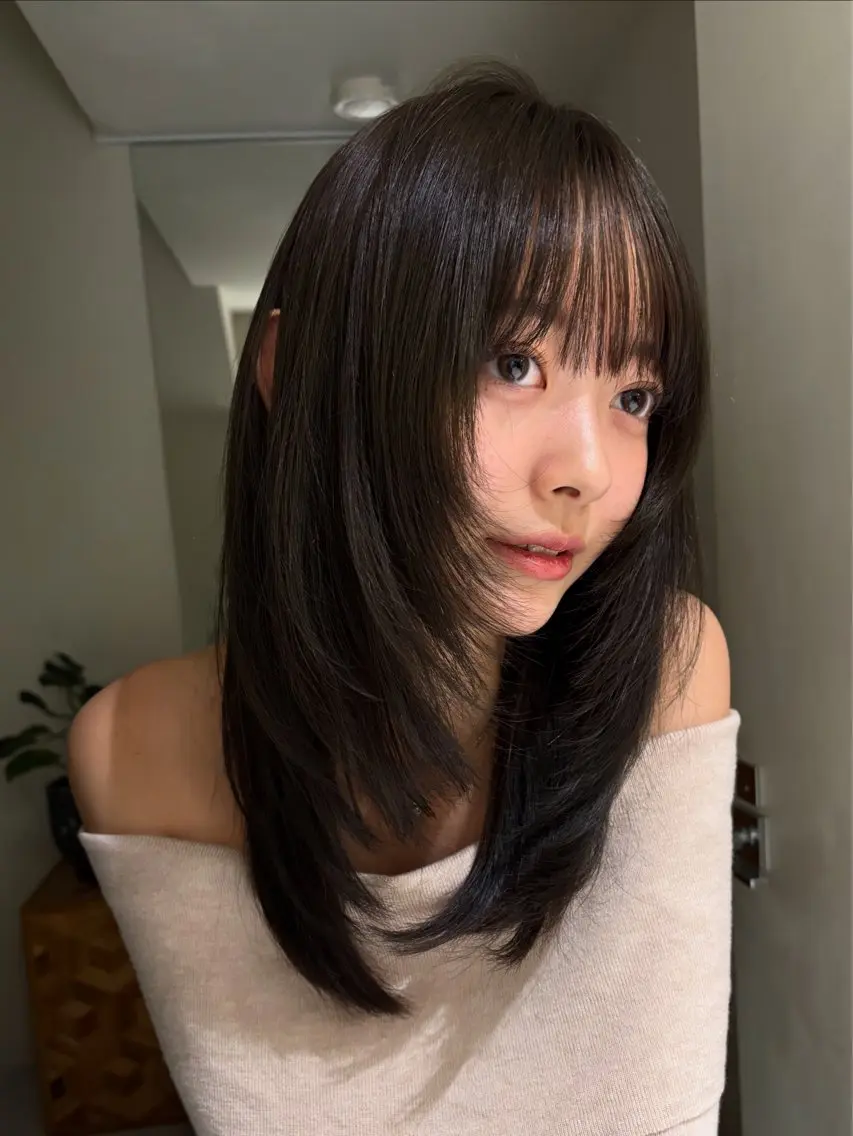 セミロング カラー 透明感カラー アオイのヘアスタイル