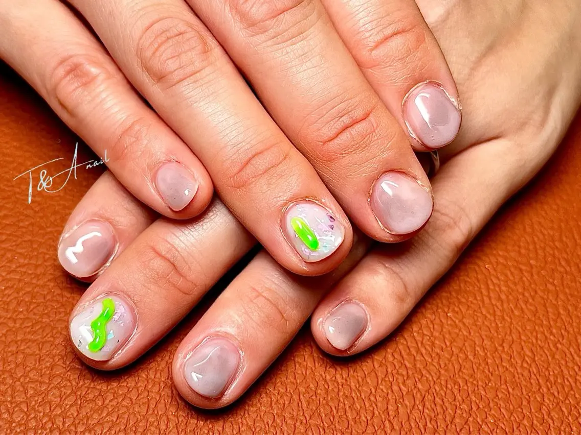 ネイル ジェルネイル グリーン ニュアンスネイル スカルプネイル ショートネイル T&A nailのネイルデザイン