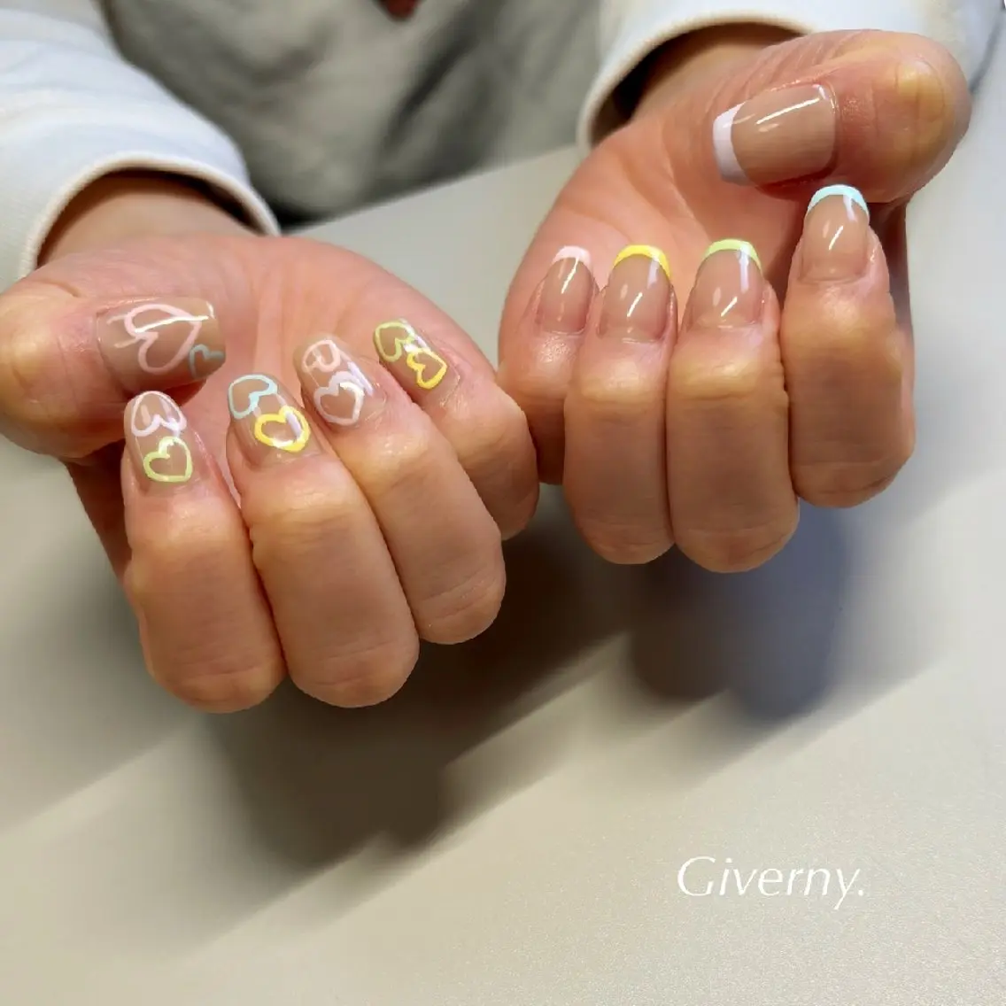 ネイル フレンチネイル ハート パステルネイル 春ネイル ハンドネイル Giverny .のネイルデザイン