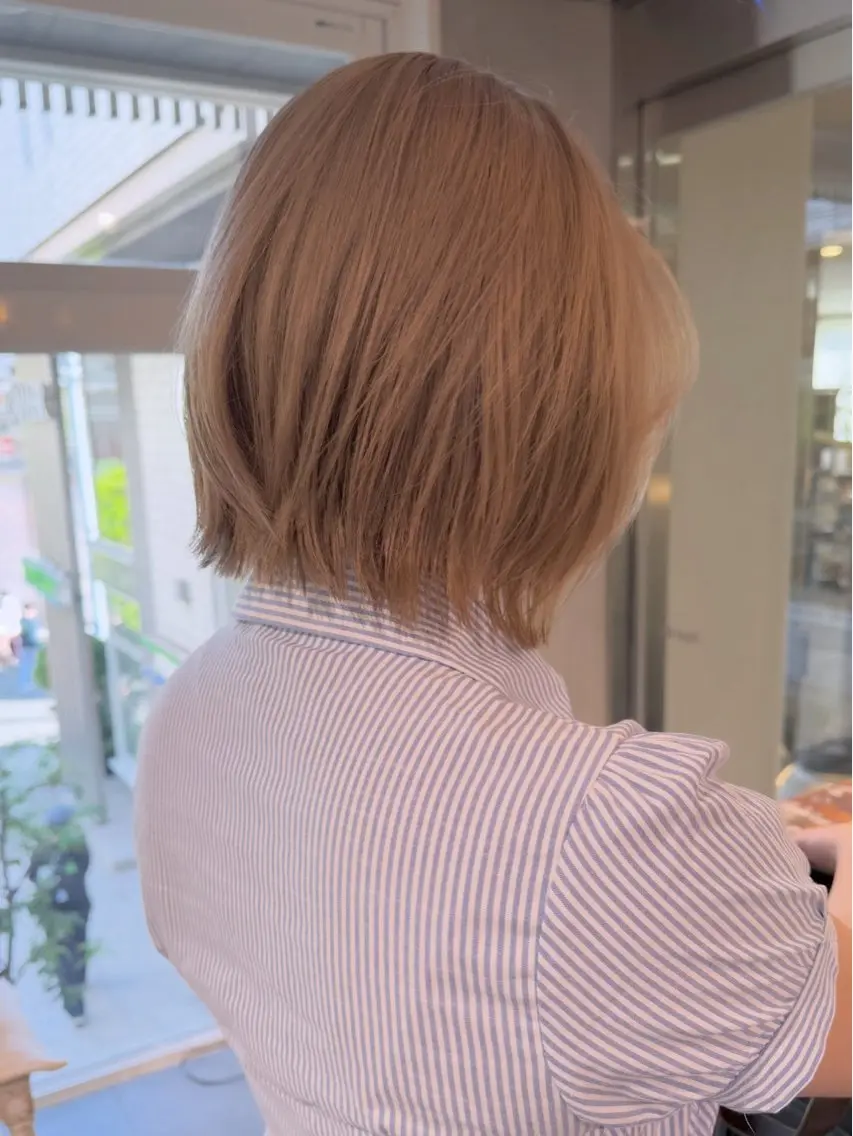 ショート カラー ボブレイヤー ベージュカラー ブリーチ ケアブリーチ ダブルカラー カット ヘアカラー RorriM natsuのヘアスタイル