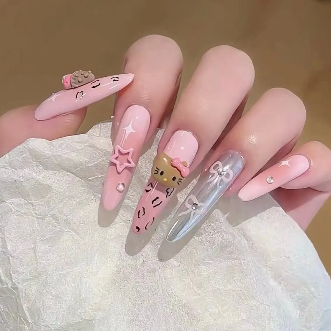 ネイル アートネイル フレンチネイル ジェルネイル グラデーション ラメ(グリッター) ハンドネイル ハンドケア Nova Nail Nambaのネイルデザイン