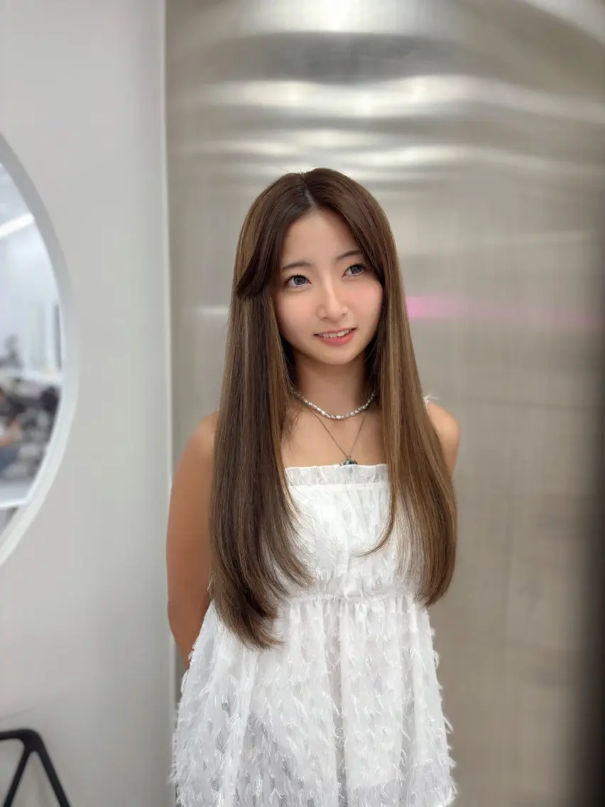 セミロング カラー 抜け感レイヤー︴ ニュアンスカラーのヘアスタイル