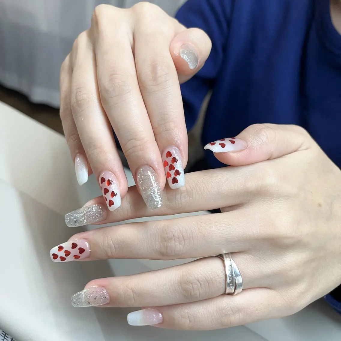 ネイル オーロラネイル フラッシュネイル フレンチネイル ガラスフレンチ グラデーション ハンドネイル Rika Nail ellaのネイルデザイン