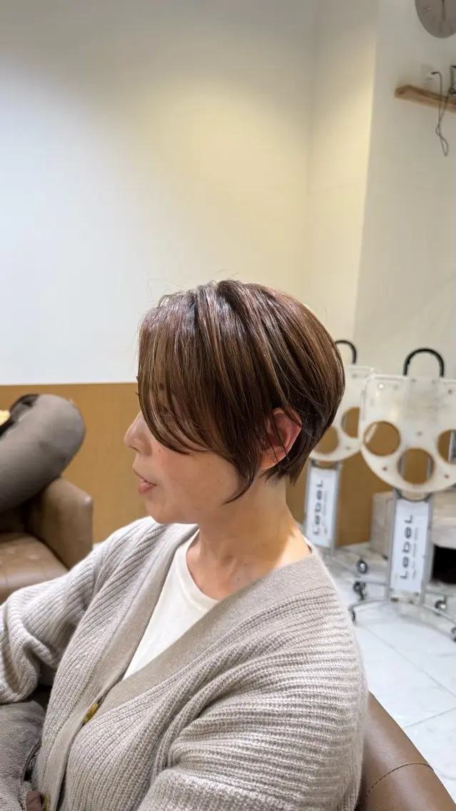 ショート カラー ショートボブ ハイライトカラー ボブ くびれヘア ハイライト 坂井 茅聖のヘアスタイル