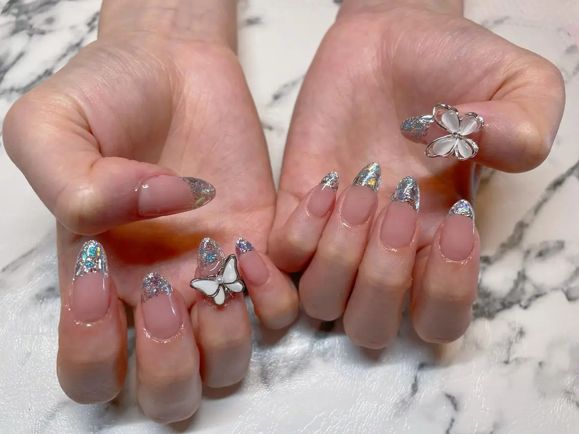 ネイル フレンチネイル ガラスフレンチ エン Nail salonのネイルデザイン