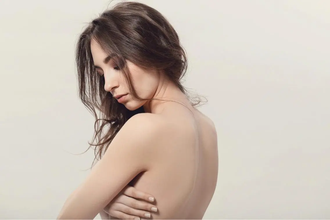 レディース【うなじ+背中全体脱毛】意外と見られてますよ👀!背中ニキビ対策、肌荒れ改善にも◎✨¥15400→¥7000の写真