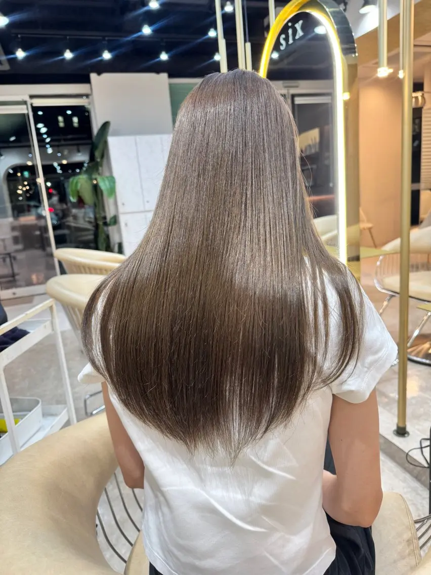 ロング カラー ベージュカラー オリーブベージュ Hiyori /艶カラーのヘアスタイル