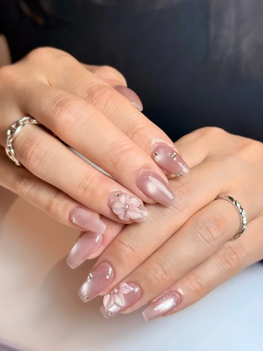 ネイル アートネイル チークネイル フレンチネイル グラデーション キラキラネイル ハンドネイル Risa_ Nailのネイルデザイン