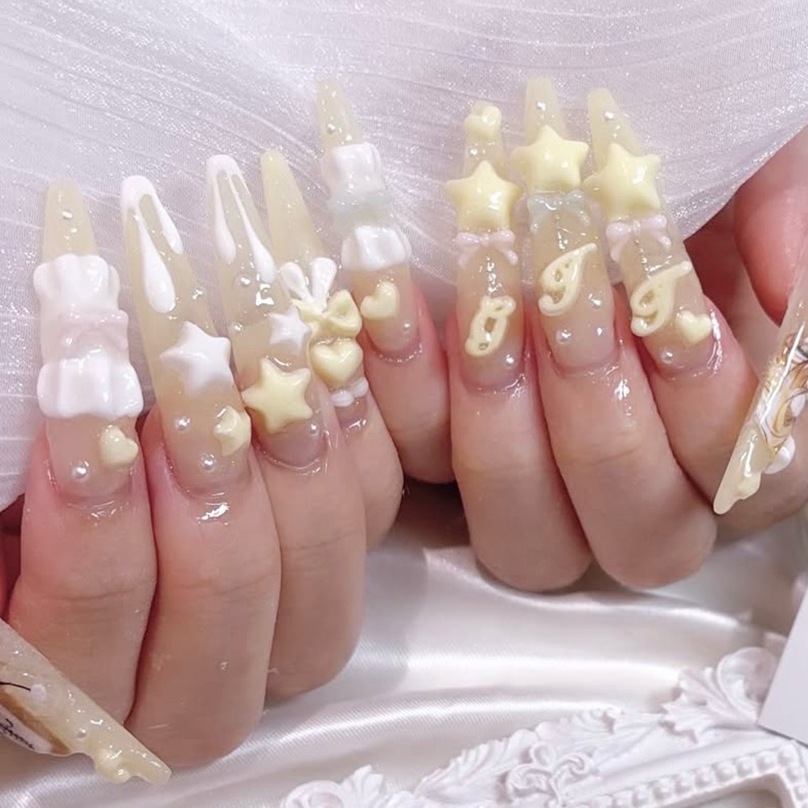 ネイル チークネイル ドット フットネイル フレンチネイル グラデーション ハンドネイル ハンドケア Nihonthy Nail 新宿のネイルデザイン