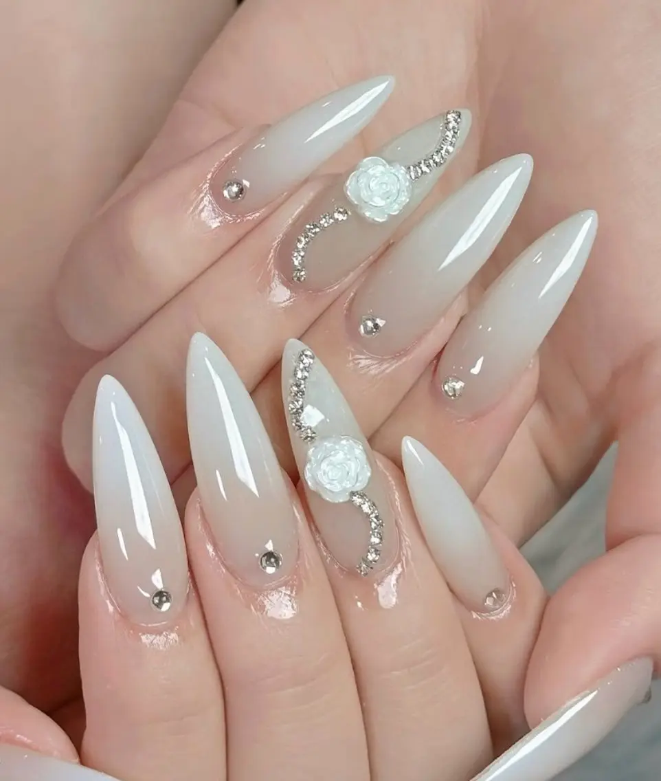 ネイル フレンチネイル ジェルネイル ガラスフレンチ グラデーション マグネットネイル Queeens nailのネイルデザイン