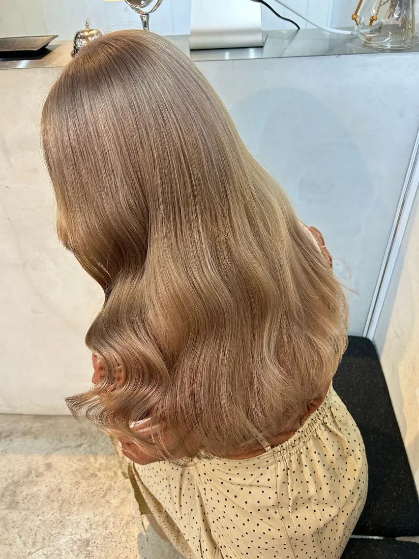 セミロング カラー ベージュカラー ミルクティーベージュ 🧸艶々韓国ヘア 🧁mizunaのヘアスタイル