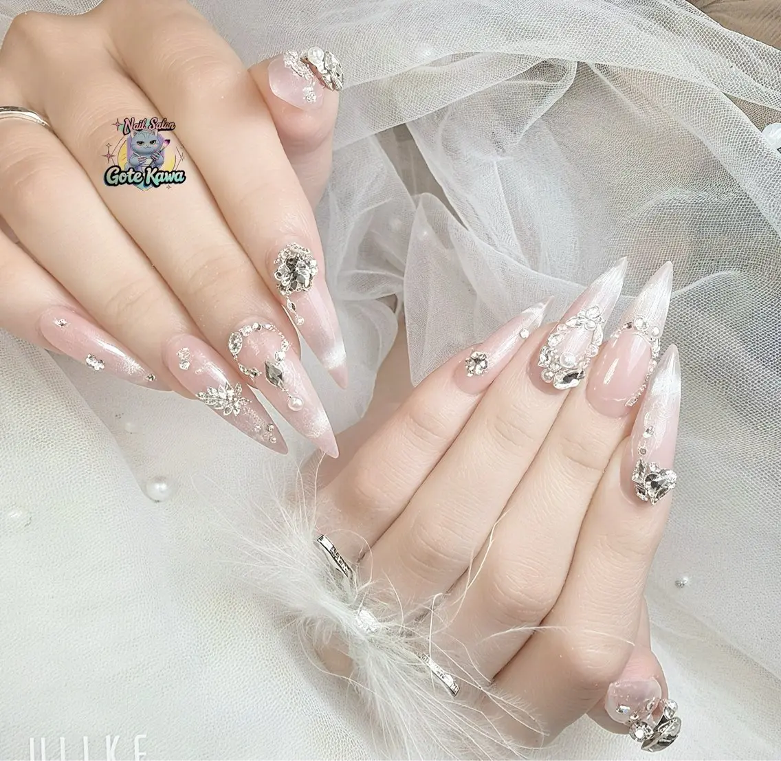 ネイル アートネイル オーロラネイル ボルドー チークネイル フレンチネイル ハンドネイル ハンドケア Gote Kawa nail salonのネイルデザイン