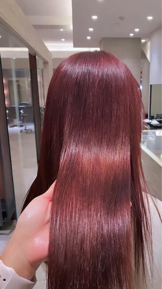 ロング カラー ブリーチ オレンジ ピンクカラー サキ🤍ハイトーン 🪩レイヤーカットのヘアスタイル