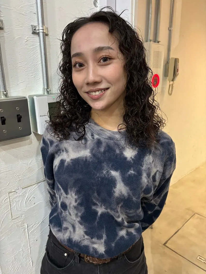 セミロング カット パーマ 大西 柚羽のヘアスタイル