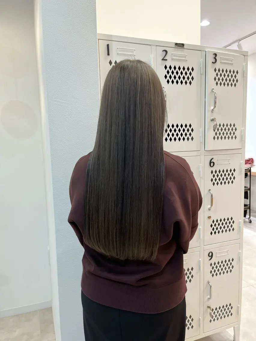 ロング カラー ブリーチ グレージュ ロング カット ヘアカラー トリートメント 葉田 綾乃のヘアスタイル