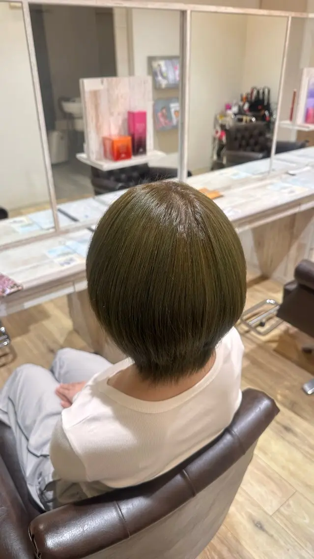 ブリーチなしワンカラー(ショートヘア)の写真