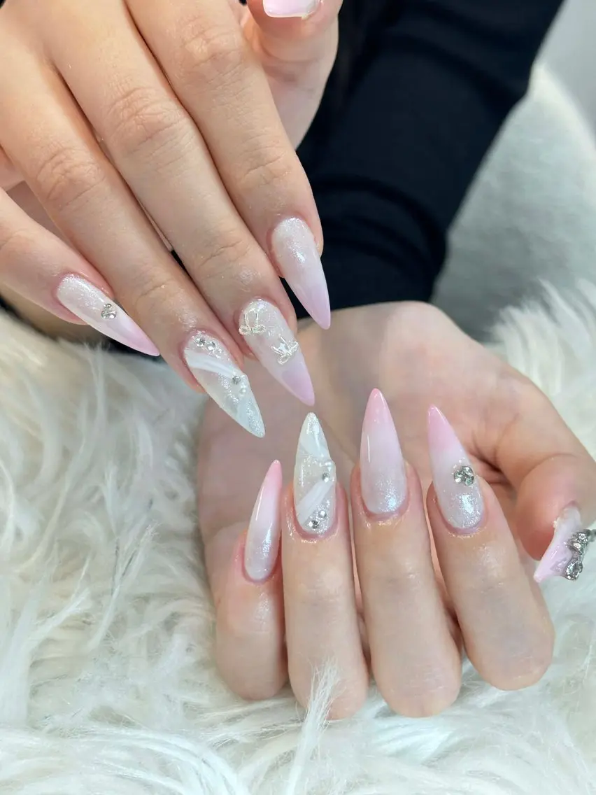 ネイル オーロラネイル ボルドー ブラウン 氷ネイル・うるうるネイル キラキラネイル Julli NailStudioのネイルデザイン