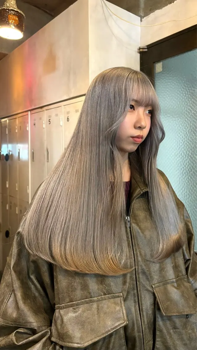 ロング カット ヘアカラー トリートメント 透明感/グレージュ/ レイヤー/ 青空のヘアスタイル
