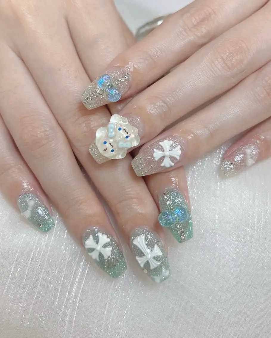 ネイル チークネイル ドット フレンチネイル キラキラネイル 韓国ネイル ハンドネイル Speraネイル 大宮店🎀のネイルデザイン
