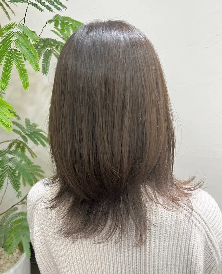 セミロング カラー ベージュカラー オリーブベージュ カット ヘアカラー Ang　山口 莉沙のヘアスタイル