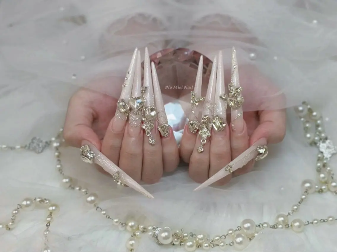 ネイル ハンドネイル HANA 長さだしのネイルデザイン