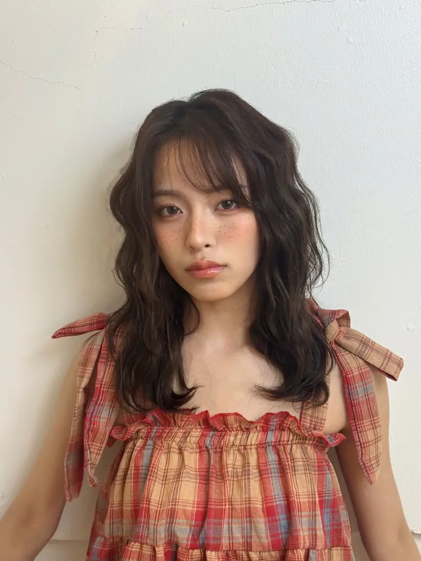 セミロング カラー カット ヘアカラー トリートメント MINT Moeのヘアスタイル
