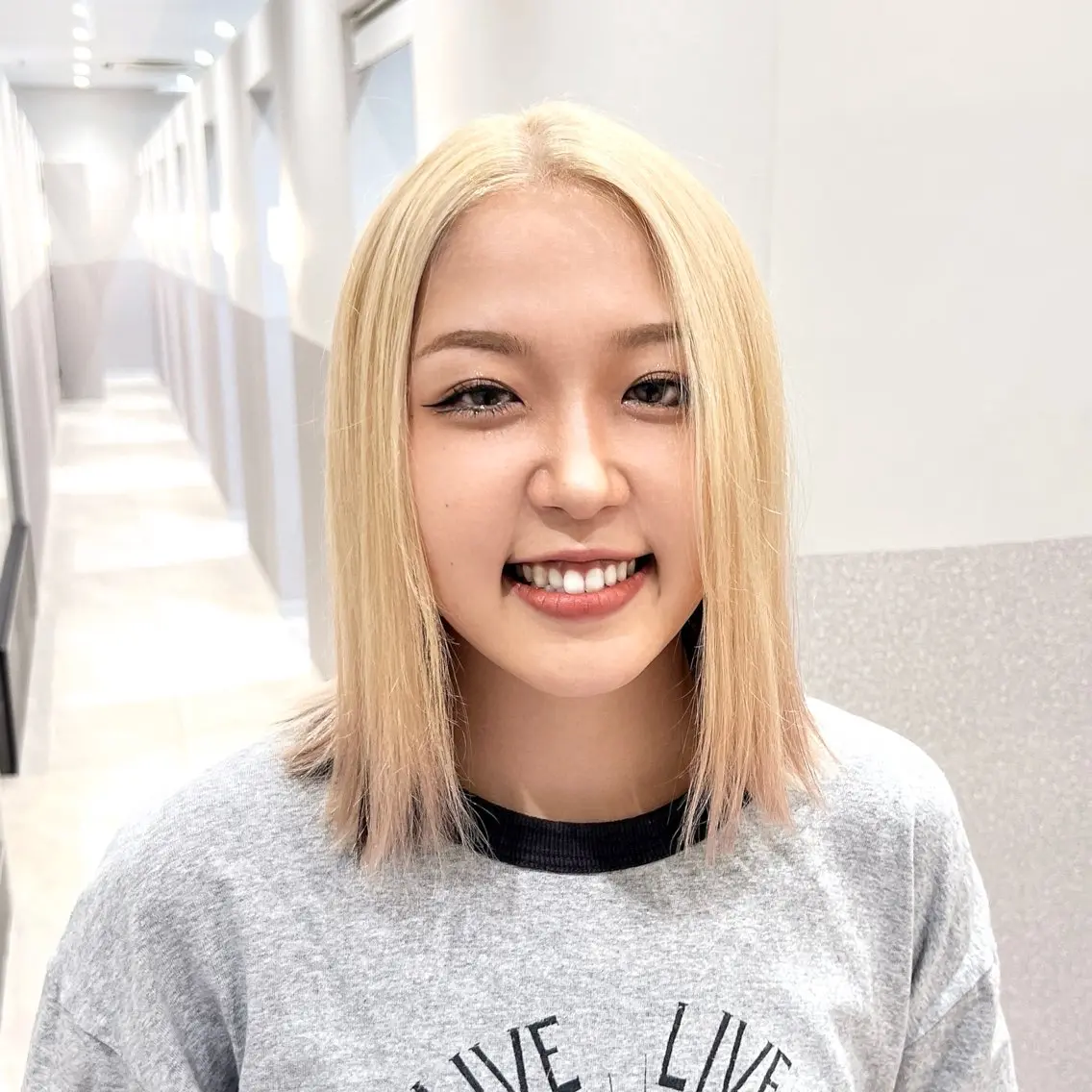 ショート カラー ヘアカラー 🩵ブリーチカラー MIORI🩵のヘアスタイル