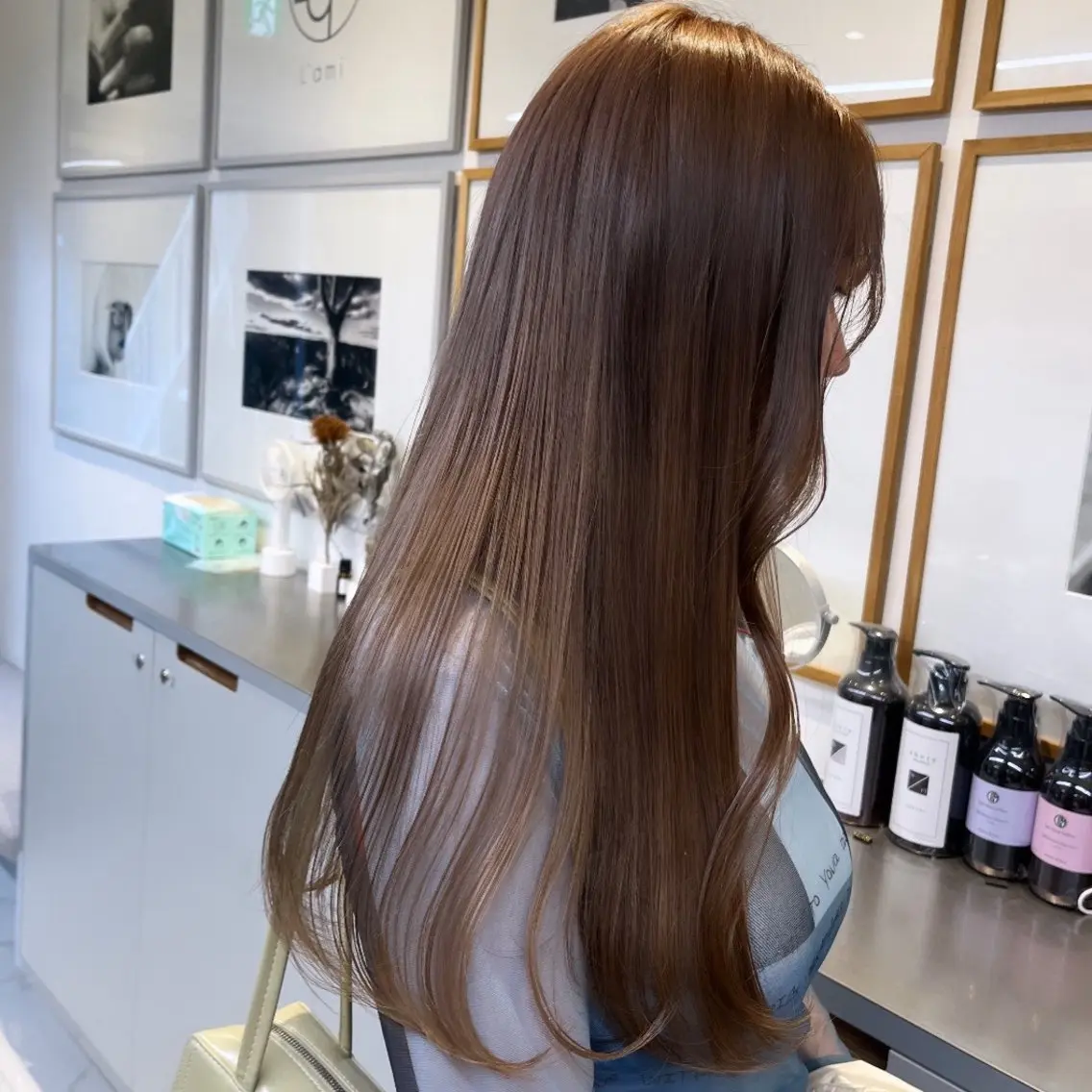 ロング カラー ベージュカラー ブリーチ ブラウンカラー ブラウンベージュ 透明感カラー ヘアカラー トリートメント ヘッドスパ カジュアルを女っぽく 𝗮𝘆𝗮𝗰𝗼のヘアスタイル
