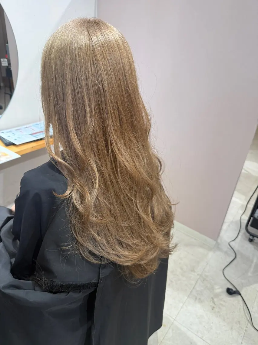 【大学生限定カット無料💇♀️】+ケアブリーチ☀️カラー+4STEPトリートメント⭐️の写真