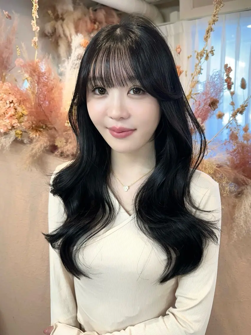 ロング カラー レイヤーカット 韓国ヘア🦢🖤 Sayumiのヘアスタイル