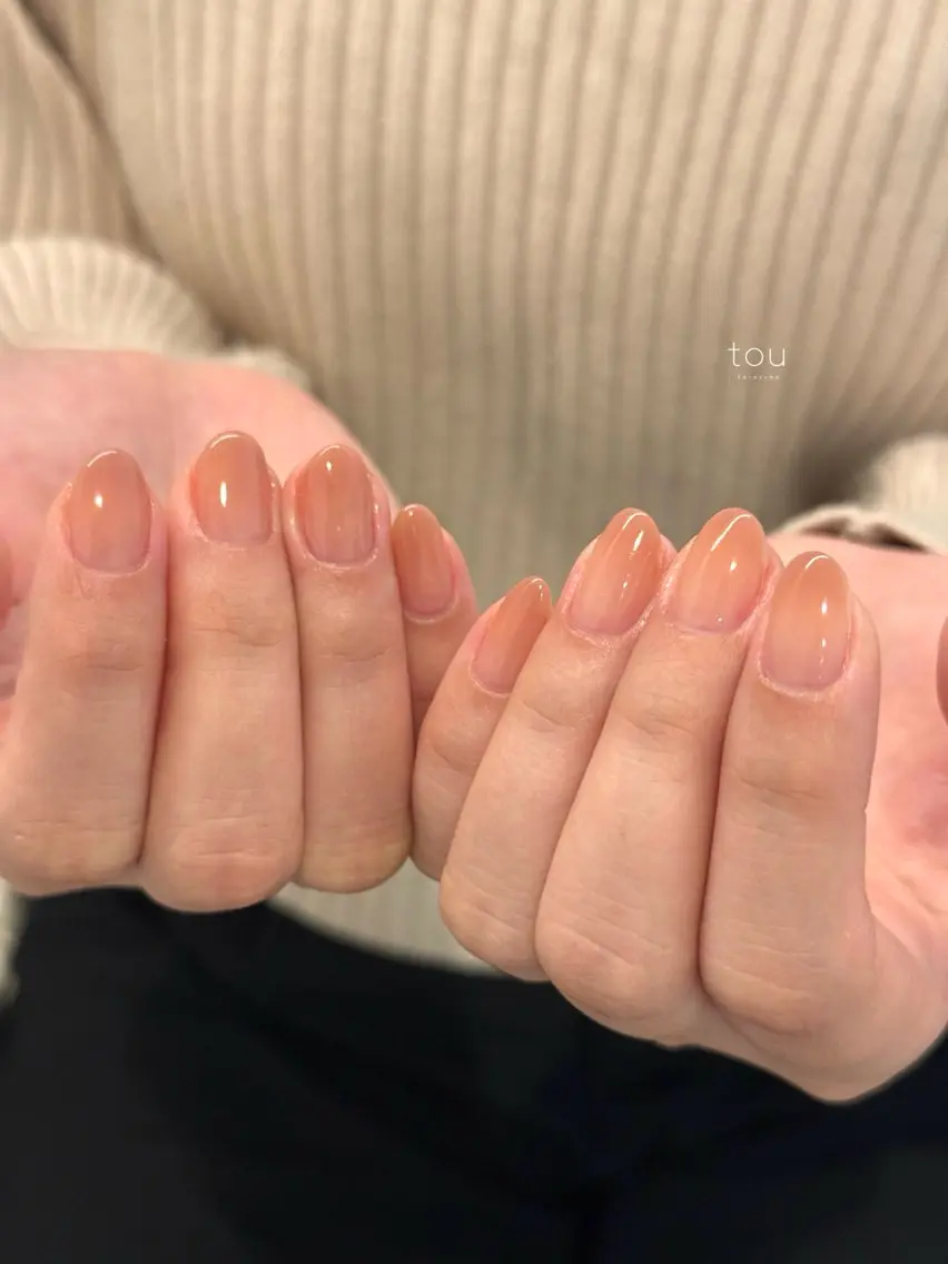 𝐡𝐚𝐧𝐝｜うる艶🥣グラデーションネイルの写真
