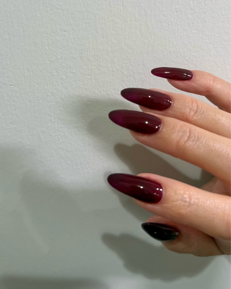 ネイル ワンカラーネイル 赤色 ハンドネイル Miyu __ Nailのネイルデザイン