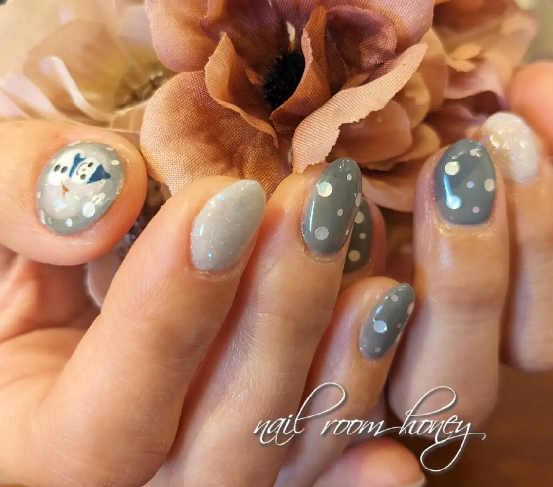 ネイル アートネイル ドット ホワイト 冬ネイル nail room  honeyのネイルデザイン