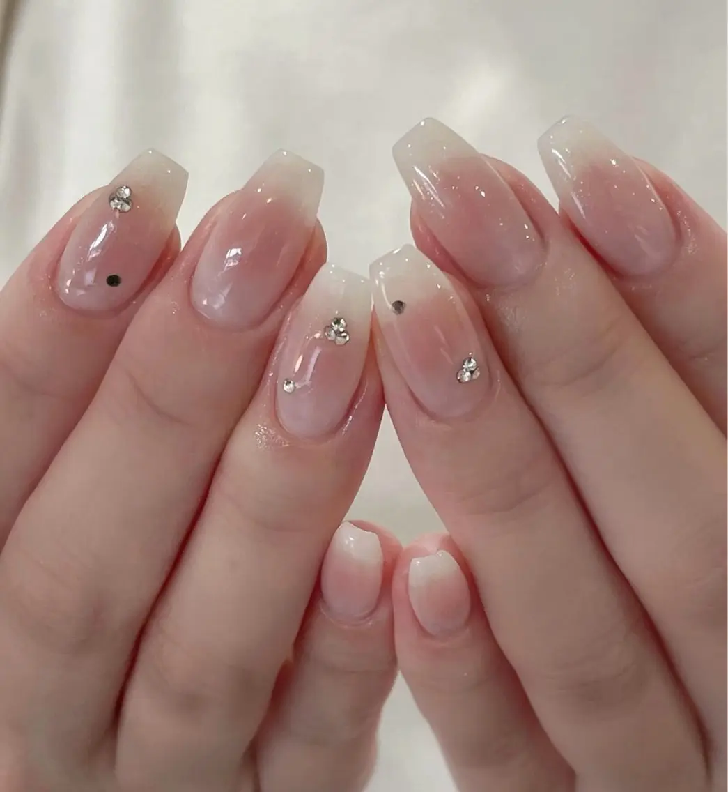 💕韓国風チークネイル+パーツ2個💕の写真