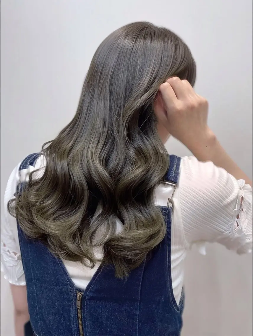 【レディースのカラーのみ‼️簡単トリートメント付き】ツヤツヤの最新カラー💎どちらか分からない方のための相談メニュー🪼の写真