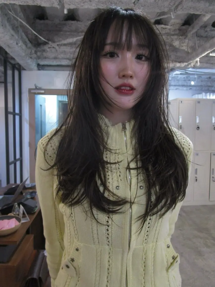 ロング カラー 透明感カラー グレージュ レイヤーカット カット ヘアカラー トリートメント yu maのヘアスタイル