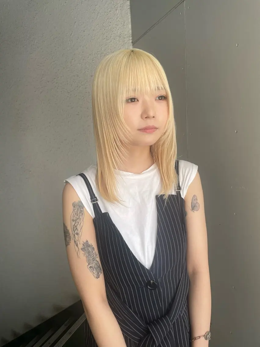ミディアム カラー 抜きっぱなしブロンド ブロンド ハイトーン/レイヤー 🌸さくらのヘアスタイル