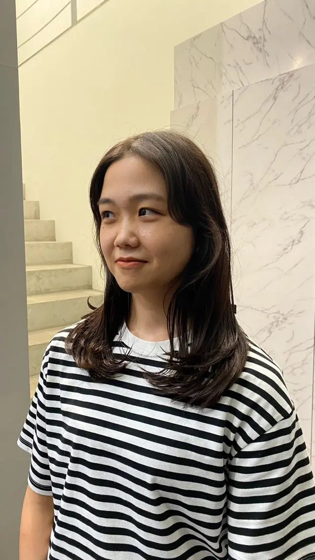 セミロング マツザキ マナトのヘアスタイル