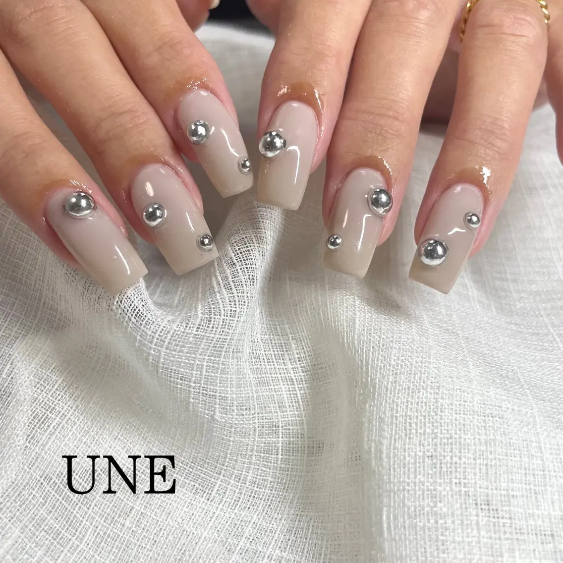 ネイル シルバー シンプルネイル UNE.【ユヌ】 Jr.NANAのネイルデザイン
