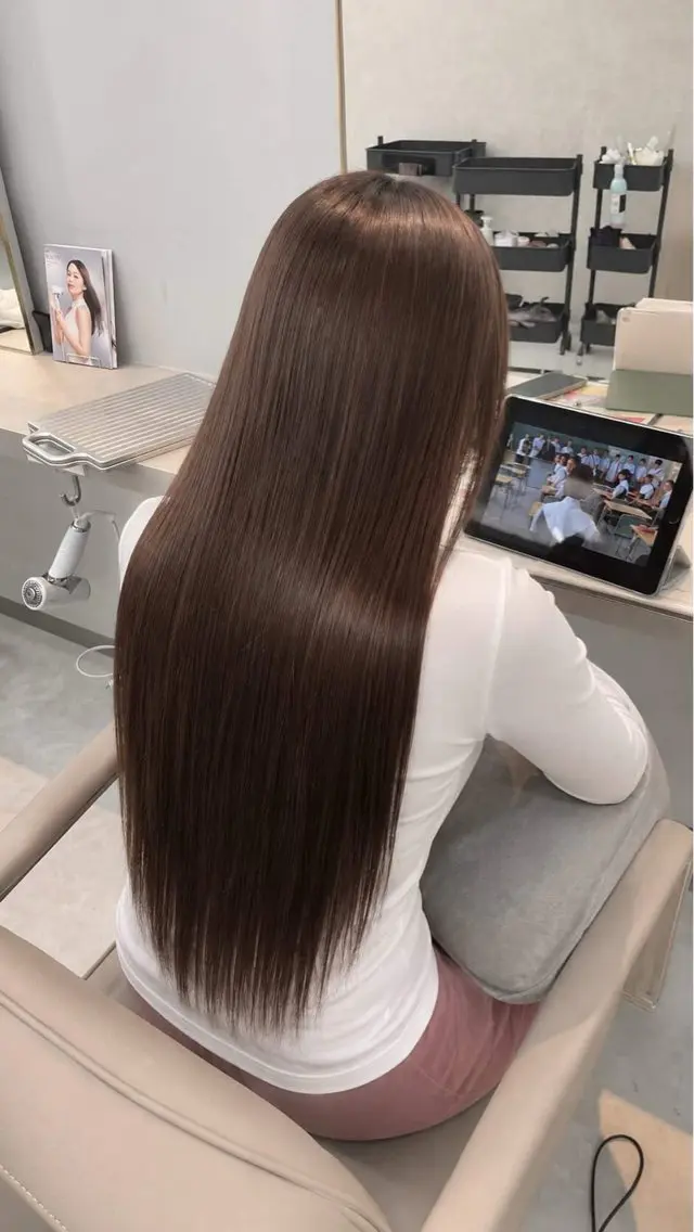セミロング カラー 艶カラー ／韓国風カラーのヘアスタイル