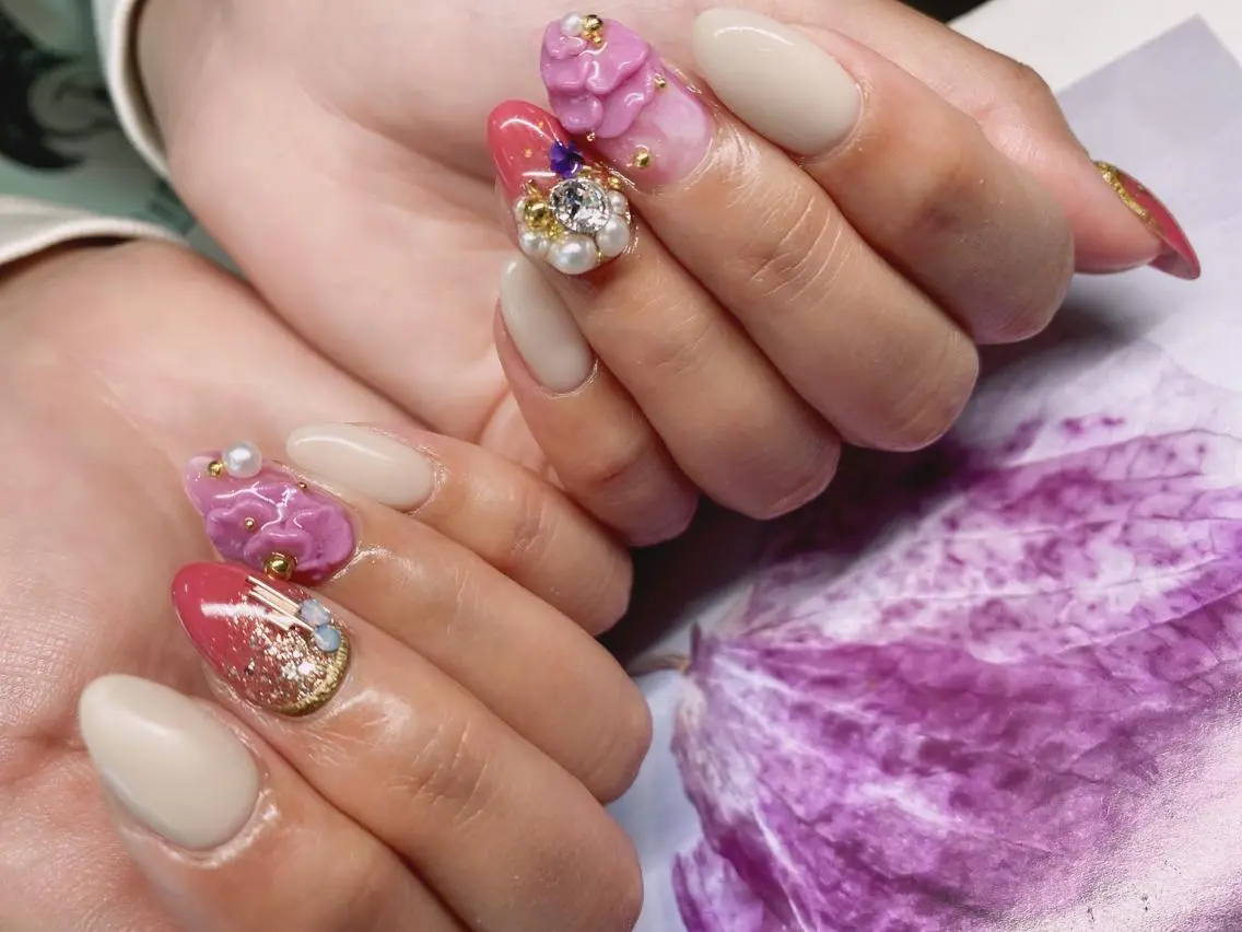 ミディアム ハンドネイル NAILSALON 🍔Timna🍟のネイルデザイン
