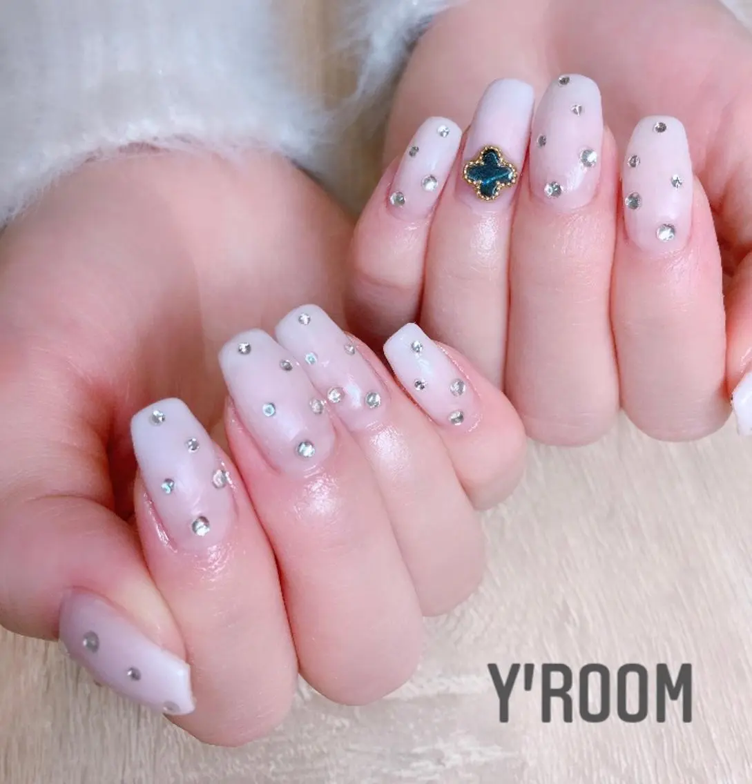 ネイル オーロラネイル フラッシュネイル ジェルネイル 氷ネイル・うるうるネイル マグネットネイル フットネイル YUKA （ネイリスト）のネイルデザイン