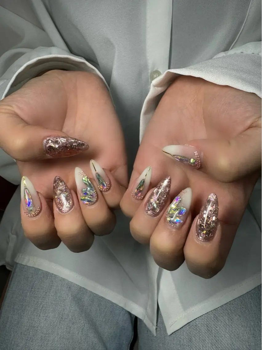 ネイル LAVISH 大和店 emi･:*+のネイルデザイン