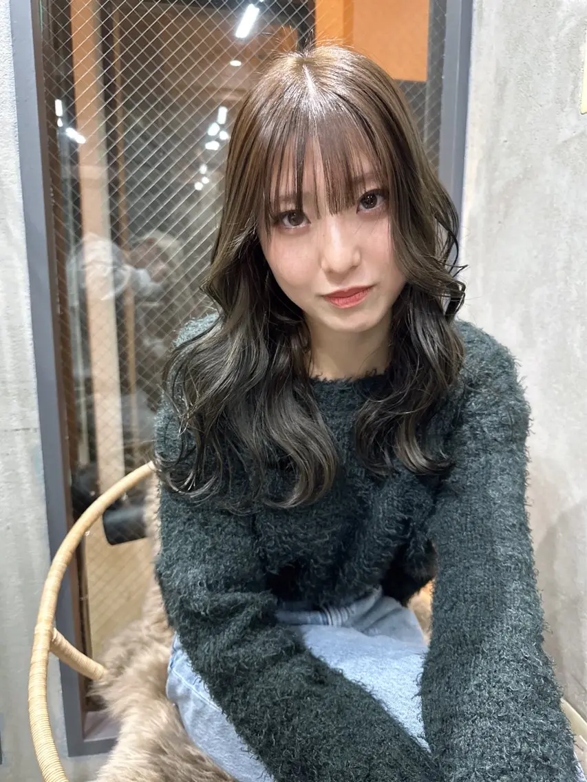 セミロング カラー ベージュカラー オリーブベージュ AIRI layer cut hairのヘアスタイル